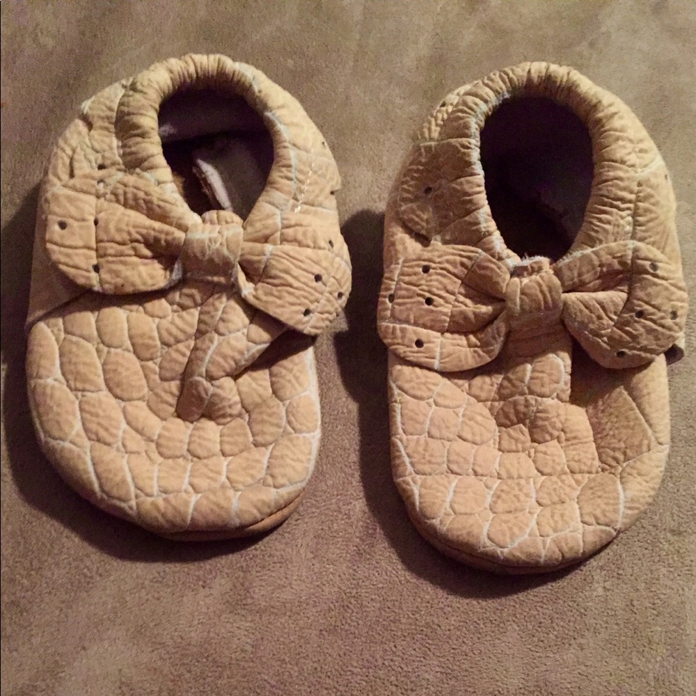 GUC Sz 6, 7 Tan Crackle Leather Boutique Moccasins